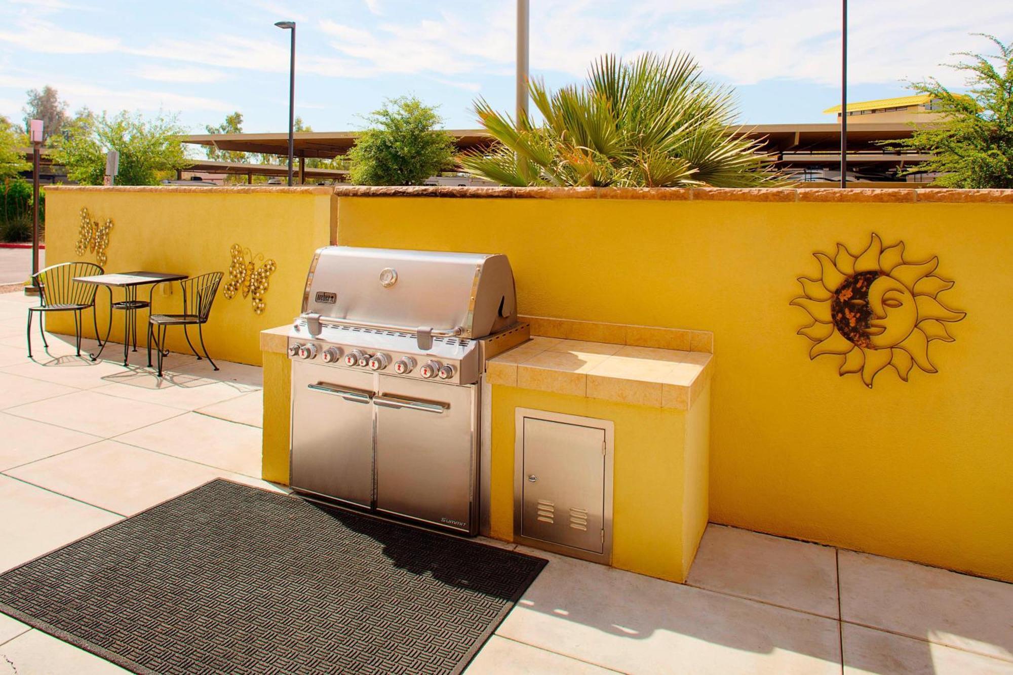 Towneplace Suites By Marriott Phoenix Goodyear Exterior photo