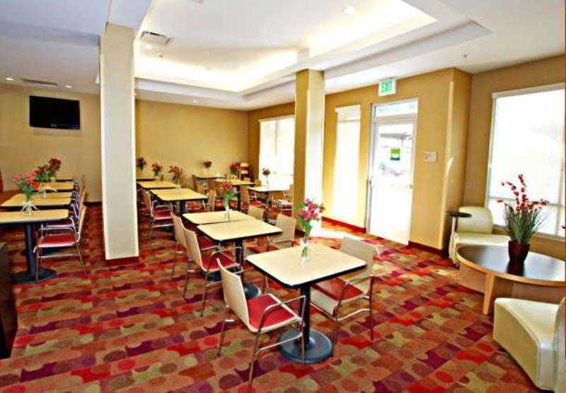 Towneplace Suites By Marriott Phoenix Goodyear Restaurant photo